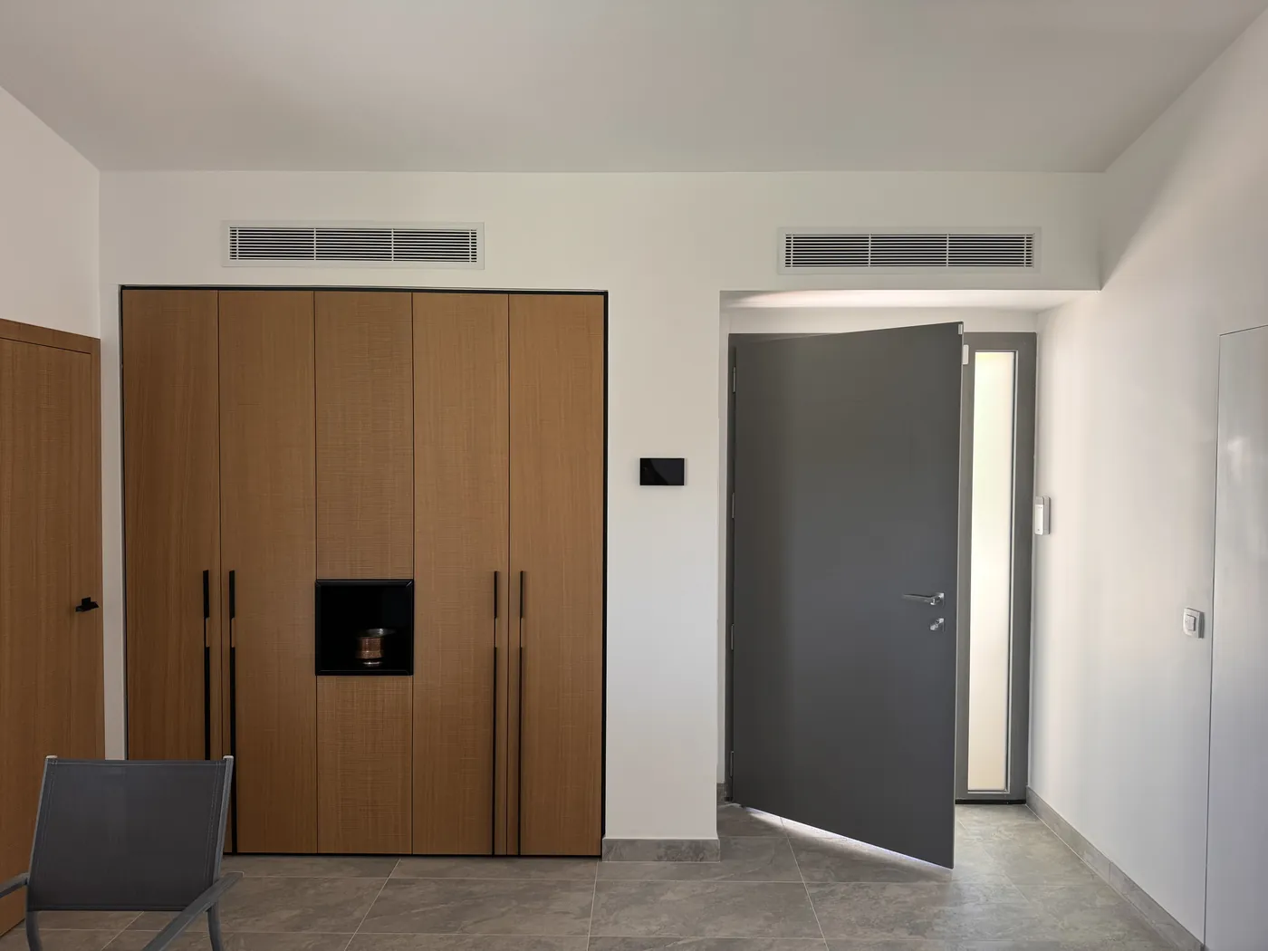 Grilles de climatisation gainable intégrées dans un intérieur haut de gamme