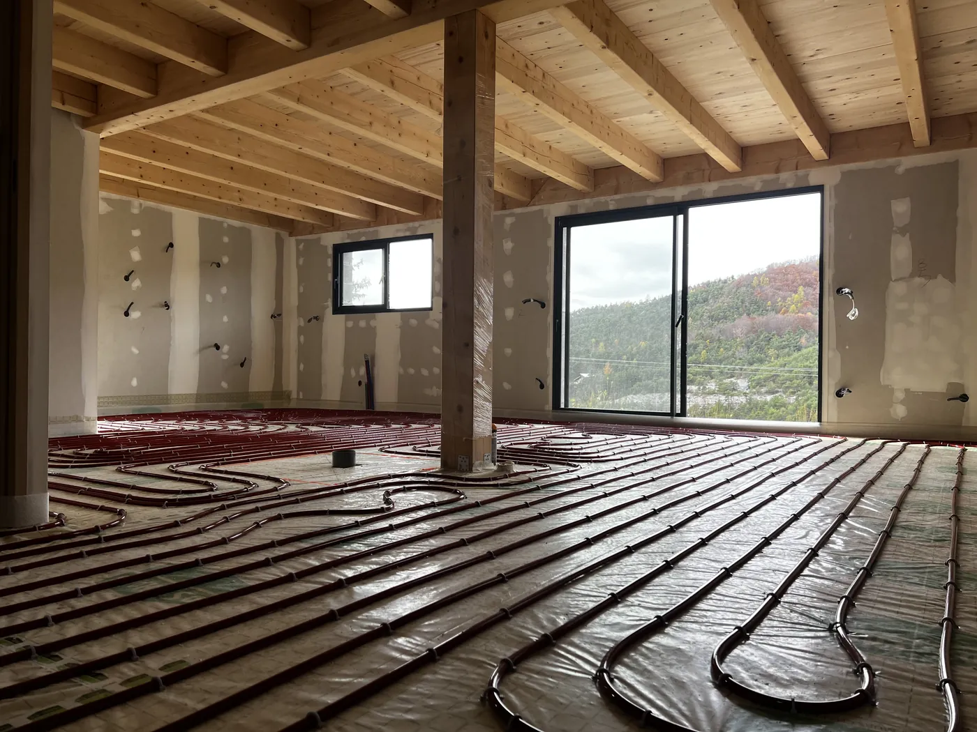 Installation d’un plancher chauffant hydraulique dans une maison