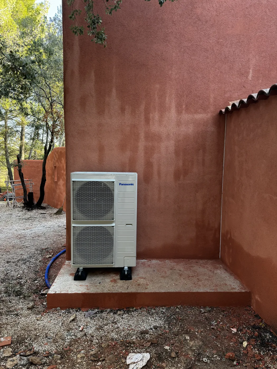 Unité extérieure de pompe à chaleur installée par Cap Watair