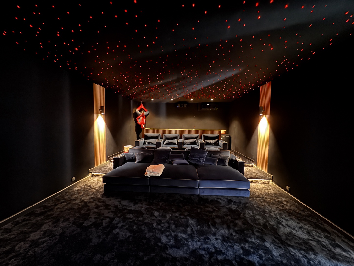Salle de cinéma climatisée sur un chantier CAP WATAIR à Saint-Marc-Jaumegarde