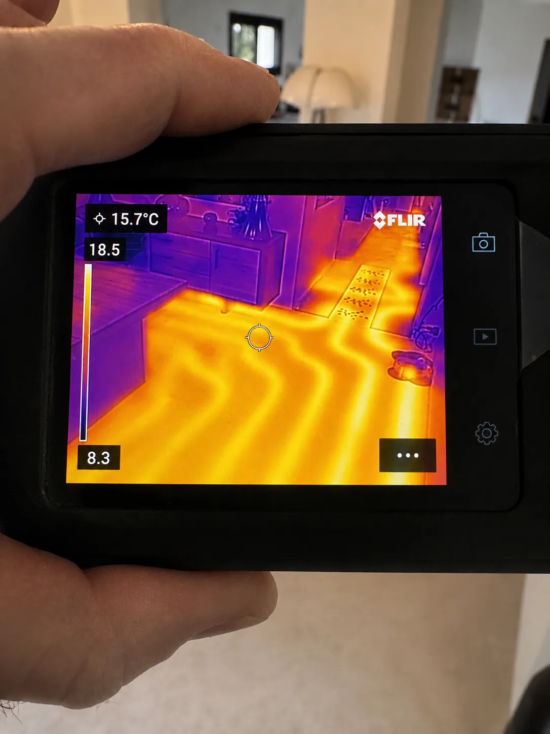 Contrôle du plancher chauffant à la caméra thermique FLIR