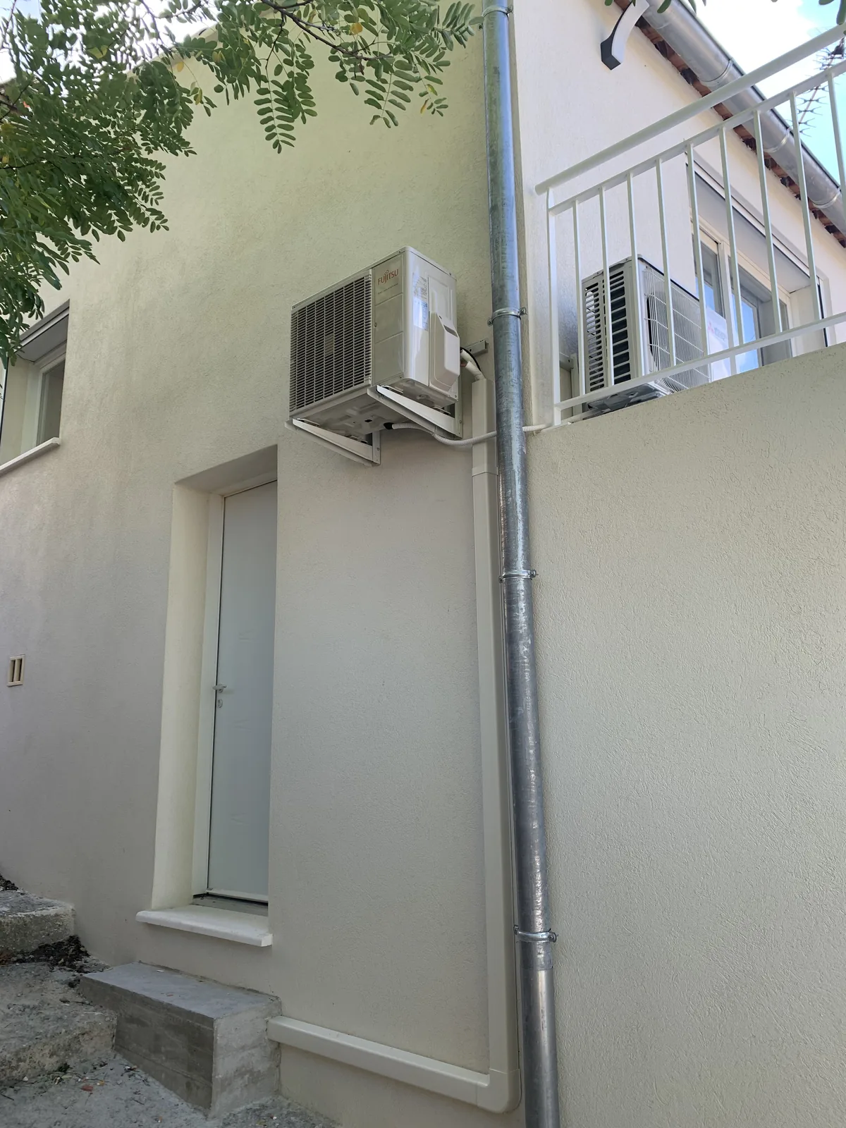 Groupes extérieurs associés à une installation thermodynamique