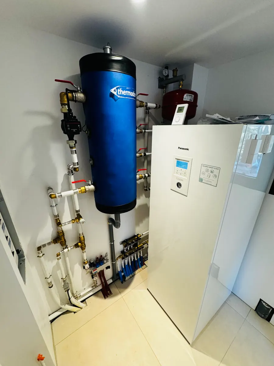 Installation intérieure Panasonic Aquarea avec ballon tampon